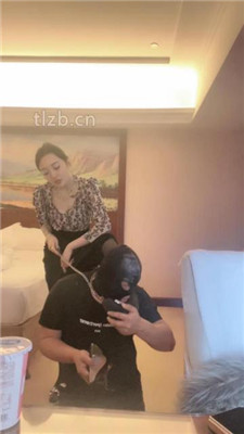 图片[4]_【小月牙】贵妇玩狗-吃口水闻享受/舔鞋/丝袜塞嘴/物化人体托盘_HD绳艺资源