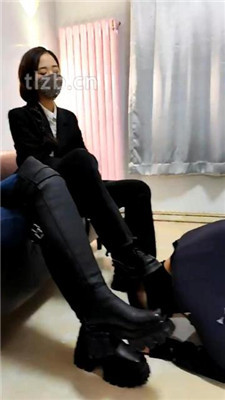 【文文文文】素人双S-舔脏鞋/闻白袜/训练踢踹【四视角版】_HD绳艺资源