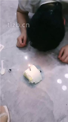 图片[4]_【甜桃】给狗过生日-踩踏蛋糕喂食-口水圣水_HD绳艺资源