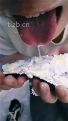 图片[17]_【甜桃】给狗过生日-踩踏蛋糕喂食-口水圣水_HD绳艺资源