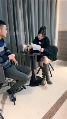 【孤傲女帝】胯下的卑贱-圣水淋浴/耳光/艺术吃内内_HD绳艺资源