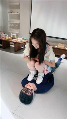 图片[9]_【双胞胎萌萌】JK小主调双奴-高难度挑战踢踹踩跺/口水吐脸搓_HD绳艺资源