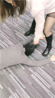 图片[15]_【陌影夫妻】夫妻主长靴踩踏/坐脸窒息_HD绳艺资源