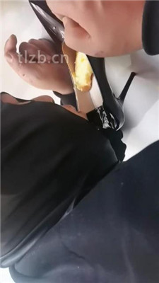 图片[12]_【奶御】吊绑虐狗-闻高跟黑丝jio/喂食面包鞋垫_HD绳艺资源