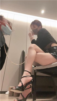 图片[12]_【阿月大王】狂舔裸足插嘴/高跟凉鞋踩虐_HD绳艺资源