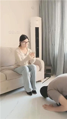 【小殿下】抽耳光/磕头求虐/高跟踩虐_HD绳艺资源