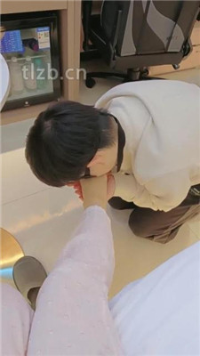 【魅儿】内裤套头/艺术闻鞋窝/舔脏鞋底_HD绳艺资源