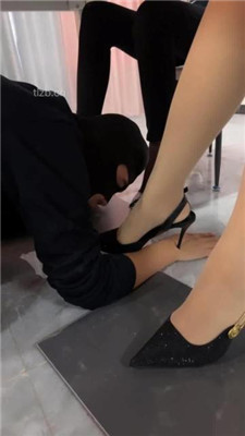 图片[3]_【喵主】办公室双S-桌底跪舔/踩踏喂食/口水吐脸_HD绳艺资源