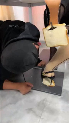 图片[12]_【喵主】办公室双S-桌底跪舔/踩踏喂食/口水吐脸_HD绳艺资源