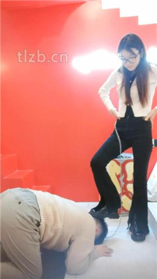 图片[14]_【尤物大大】骑马爬行/艺术闻超臭靴子棉袜/碾压狗爪/踩踏喂食_HD绳艺资源