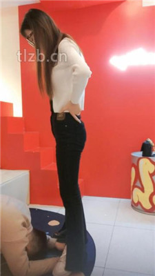 图片[19]_【尤物大大】骑马爬行/艺术闻超臭靴子棉袜/碾压狗爪/踩踏喂食_HD绳艺资源