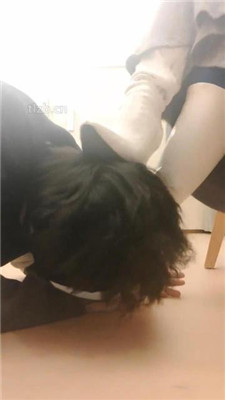 【广州丝主】脏长靴裸足狂舔_HD绳艺资源