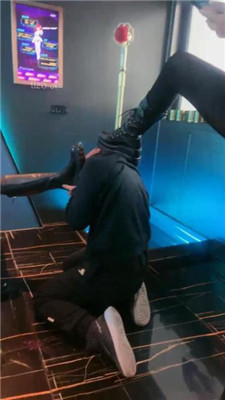 图片[15]_【酒鸽】双主-KTV虐-骑狗背/拽头发艺术舔/坐脸窒息_HD绳艺资源