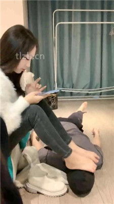 图片[16]_【七七】闺蜜双调-坐垫舔脚/裸足深喉/浓痰踩踏【双视角版】_HD绳艺资源