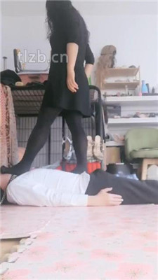 【蓝蜻蜓】黑丝高跟踩踏地毯狗_HD绳艺资源