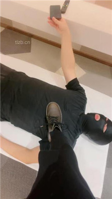 【柔儿公主】短靴踩踏/舔脏鞋底/赏赐圣水_HD绳艺资源