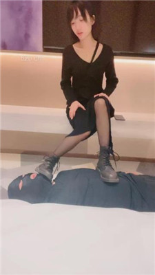 图片[2]_【柔儿公主】短靴踩踏/舔脏鞋底/赏赐圣水_HD绳艺资源