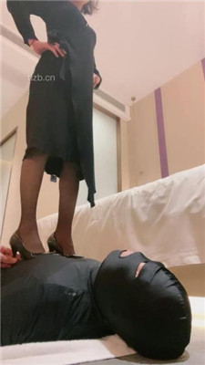 图片[4]_【柔儿公主】高跟黑丝踩踏/喂口水/赏赐圣水_HD绳艺资源