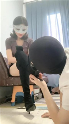 【成都DS】跪舔长靴原味脚_HD绳艺资源