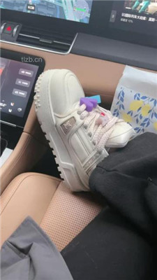 【筱月】运动鞋白袜裸足诱惑滴滴司机_HD绳艺资源