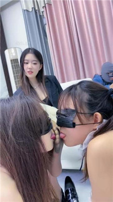 图片[6]_【麋鹿银儿】奴下奴双女慕-接吻轮流浓痰吐脸/骑马/三人踩踏_HD绳艺资源