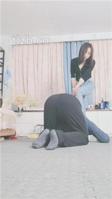 【果儿】喂口水/艺术闻白棉袜/舔脏鞋底/臭脚捂脸_HD绳艺资源