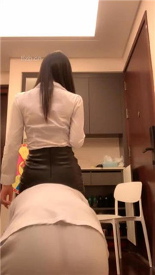 图片[2]_【宝爷】多双鞋全体重踩踏/骑脖/舔内裤_HD绳艺资源