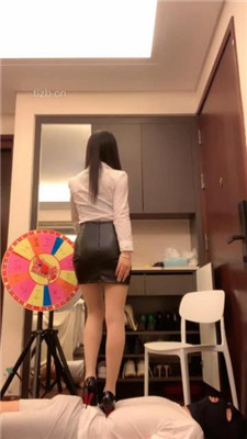 图片[9]_【宝爷】多双鞋全体重踩踏/骑脖/舔内裤_HD绳艺资源