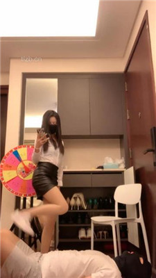 图片[12]_【宝爷】多双鞋全体重踩踏/骑脖/舔内裤_HD绳艺资源