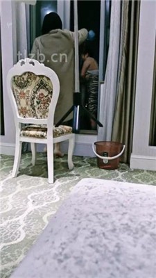 【月炎】寒夜让母畜跪户外舔脚_HD绳艺资源