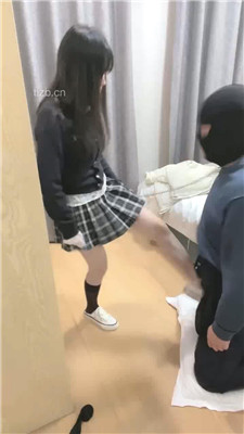 图片[12]_【桃子sama】小白鞋踩踏提档/脚喂酸奶_HD绳艺资源