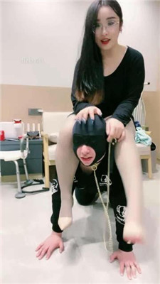 【小羊】骑马骑脖/喂漱口水/丝袜脚踩踏/掐脖窒息_HD绳艺资源