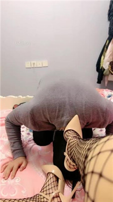 【伊兮夫妻】高跟网袜-内裤诱惑绿帽奴【下】_HD绳艺资源