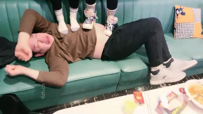 【梓S】KTV-群调S玩虐老板/骑脖/踩踏【完整版】_HD绳艺资源