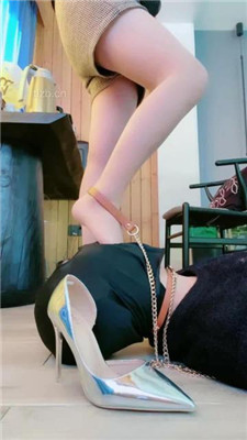 图片[13]_【缘彼大大】桌下虐狗-舔脚/丝足深喉-圣水口水_HD绳艺资源