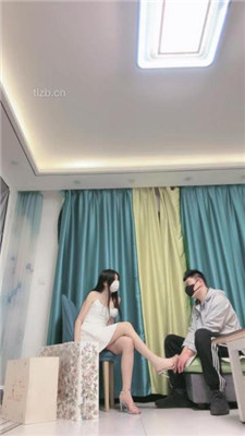 【月影儿】开发暗恋者做狗-高跟踩踏/脚插嘴_HD绳艺资源