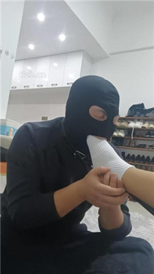 图片[11]_【冷皇】袜子塞嘴高难度挑战踢踹_HD绳艺资源