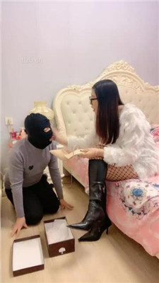 【伊兮夫妻】高跟网袜-内裤诱惑绿帽奴【上】_HD绳艺资源