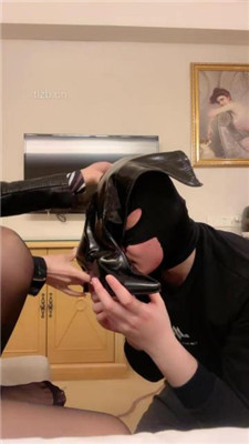 图片[12]_【冰爷】跪舔长靴黑丝/转胯/丝袜塞嘴踩踏_HD绳艺资源