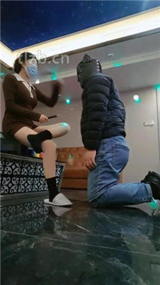 图片[7]_【梓晨】澳门KTV虐狗-骑脖转胯/黑棉袜捂脸/踩踏/喂口水_HD绳艺资源