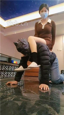 图片[8]_【梓晨】澳门KTV虐狗-骑脖转胯/黑棉袜捂脸/踩踏/喂口水_HD绳艺资源