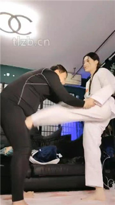 【松紫】跆拳道女神重度踢踹虐打_HD绳艺资源