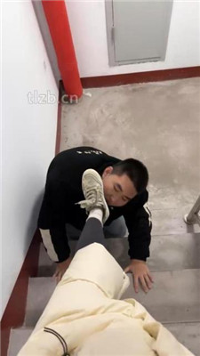 图片[12]_【辣姐】楼梯间公开处刑遛狗_HD绳艺资源