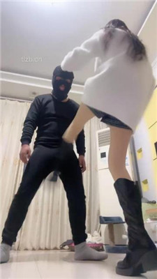 【苏西】裸足全体重踩踏/短靴踩狗头/提档_HD绳艺资源