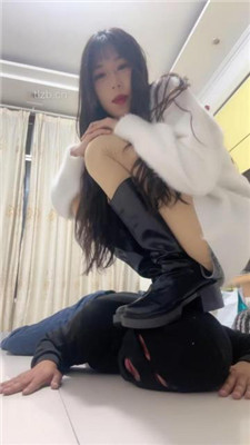 图片[11]_【苏西】裸足全体重踩踏/短靴踩狗头/提档_HD绳艺资源