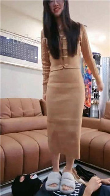 【嘉妮】御姐S-高跟踩踏闻舔/板子虐打_HD绳艺资源