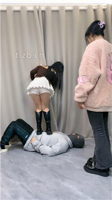 图片[5]_【伊诺】带闺蜜调狗-骑马转胯/踩踏/艺术闻鞋/舔白袜脚_HD绳艺资源