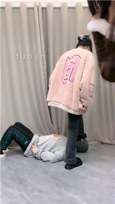 图片[8]_【伊诺】带闺蜜调狗-骑马转胯/踩踏/艺术闻鞋/舔白袜脚_HD绳艺资源