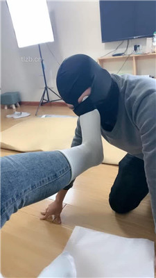 图片[3]_【肉肉】近距离白袜裸足恋足调-脚喂酸奶_HD绳艺资源