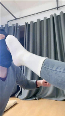 图片[5]_【肉肉】近距离白袜裸足恋足调-脚喂酸奶_HD绳艺资源